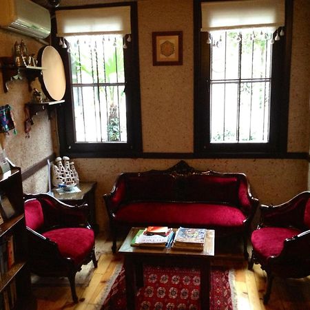 Naz Wooden House Inn Истанбул Екстериор снимка
