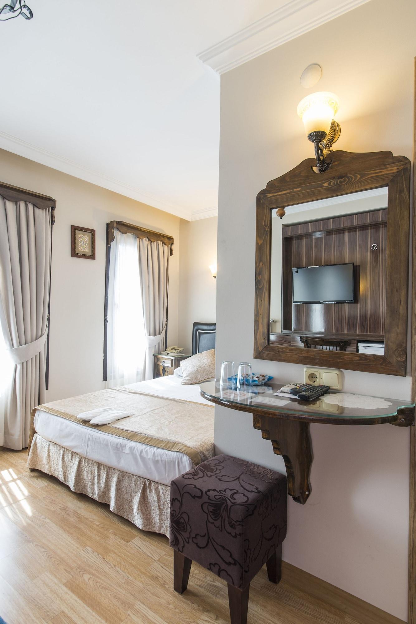 Naz Wooden House Inn Истанбул Екстериор снимка