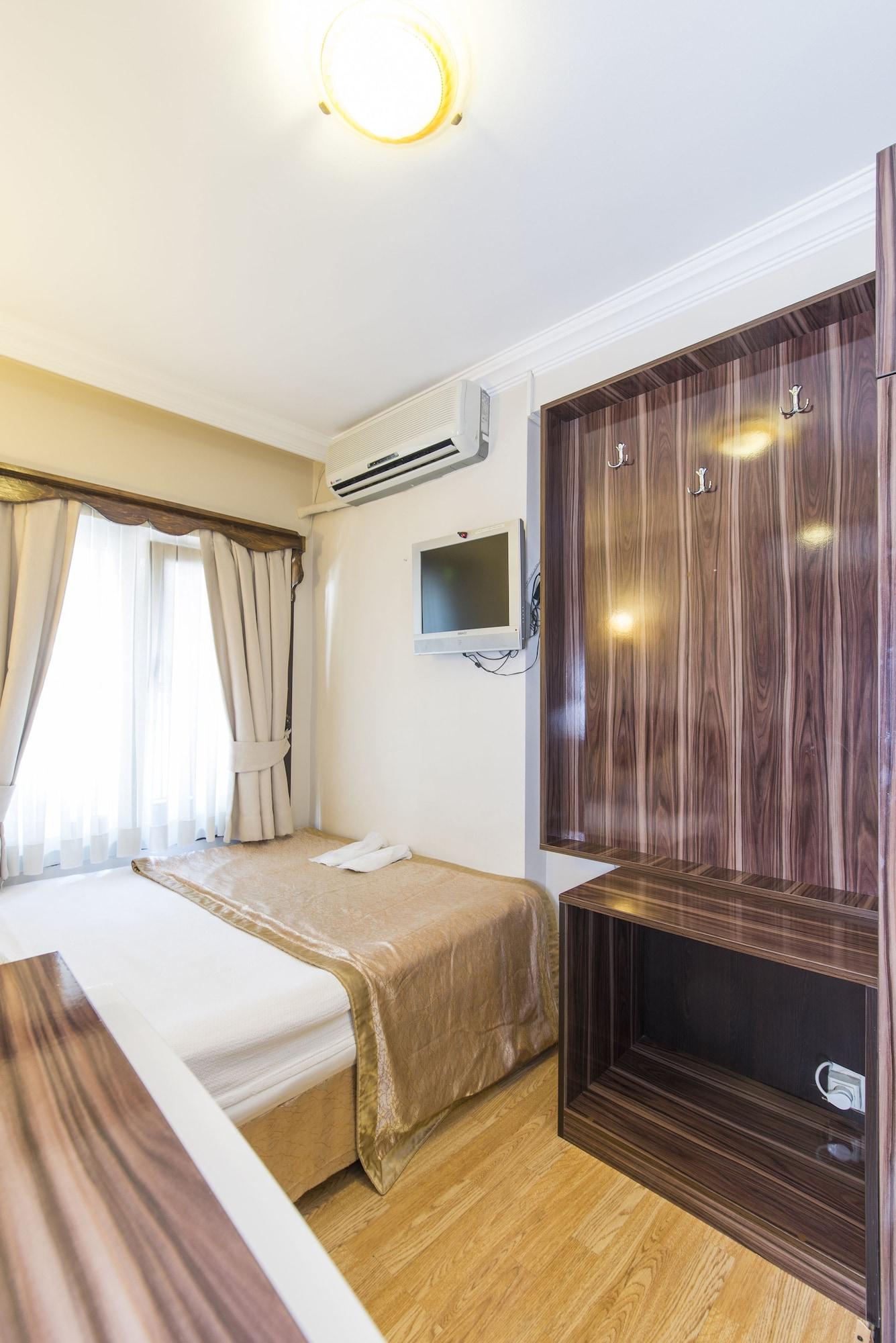 Naz Wooden House Inn Истанбул Екстериор снимка