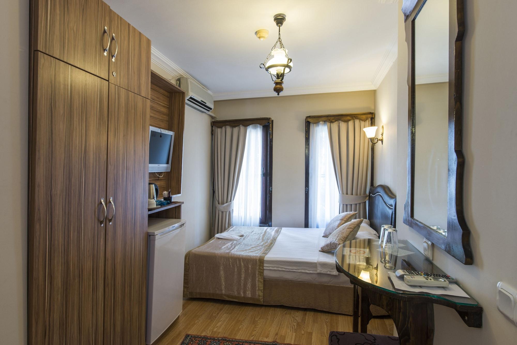 Naz Wooden House Inn Истанбул Екстериор снимка