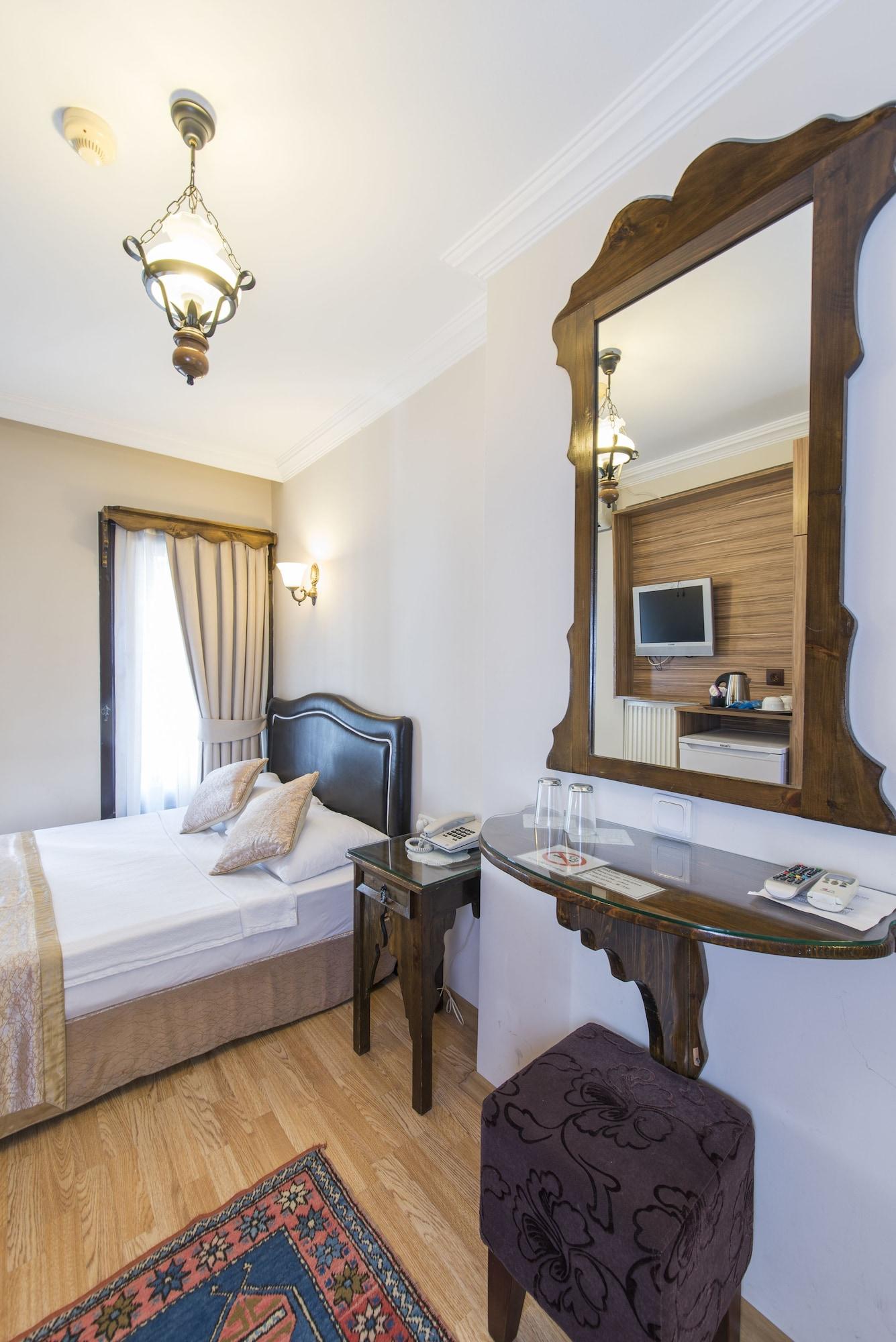 Naz Wooden House Inn Истанбул Екстериор снимка