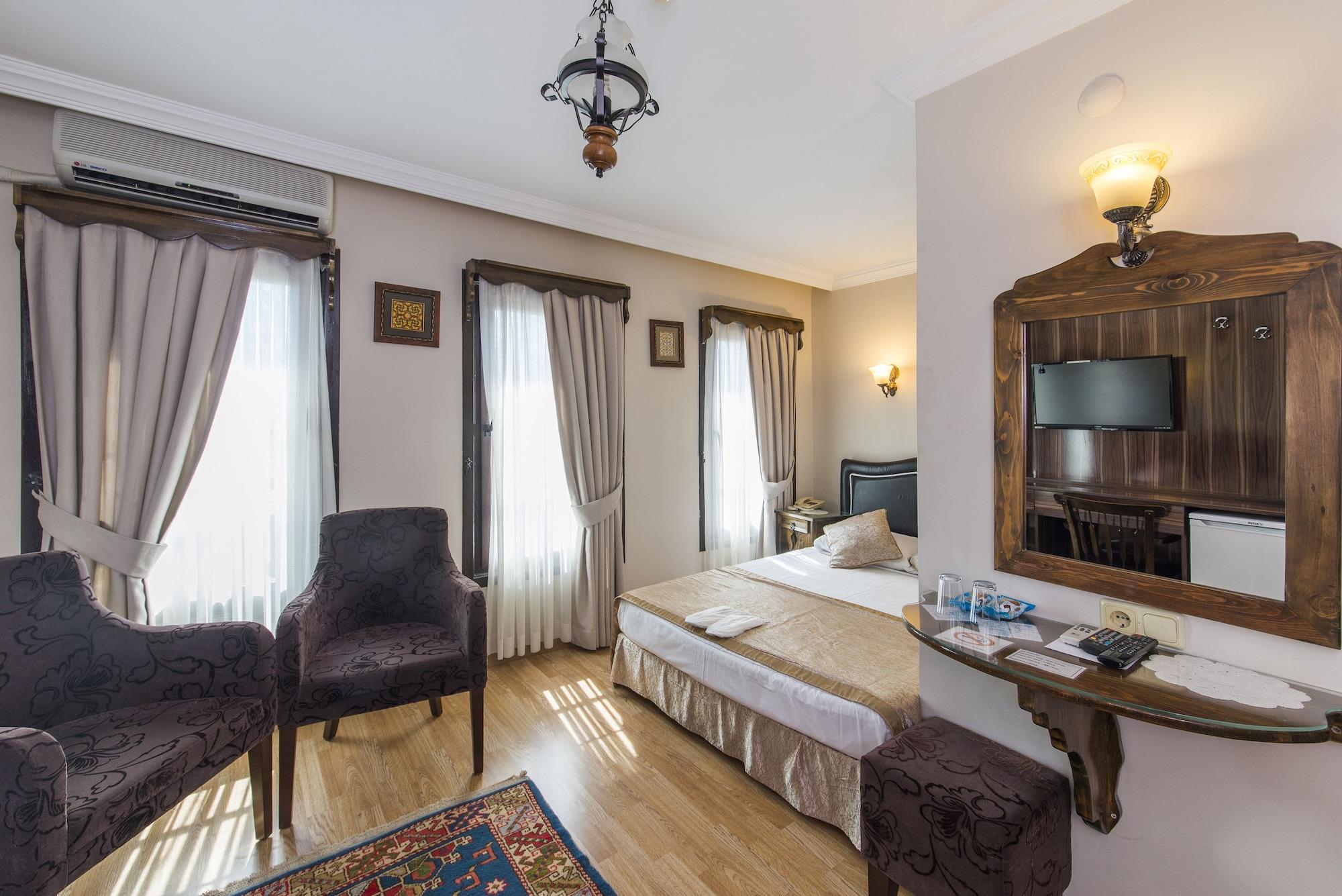 Naz Wooden House Inn Истанбул Екстериор снимка