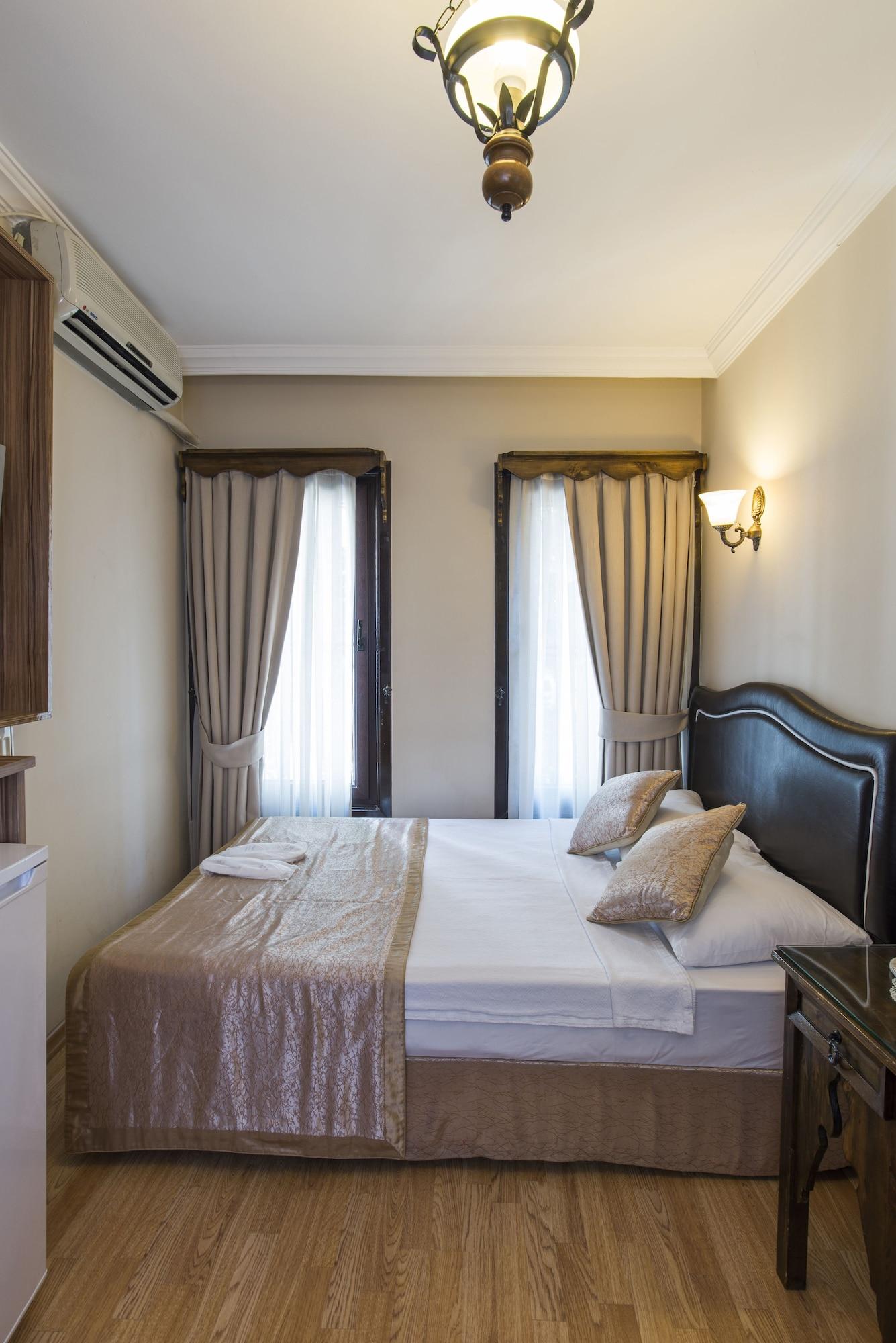 Naz Wooden House Inn Истанбул Екстериор снимка