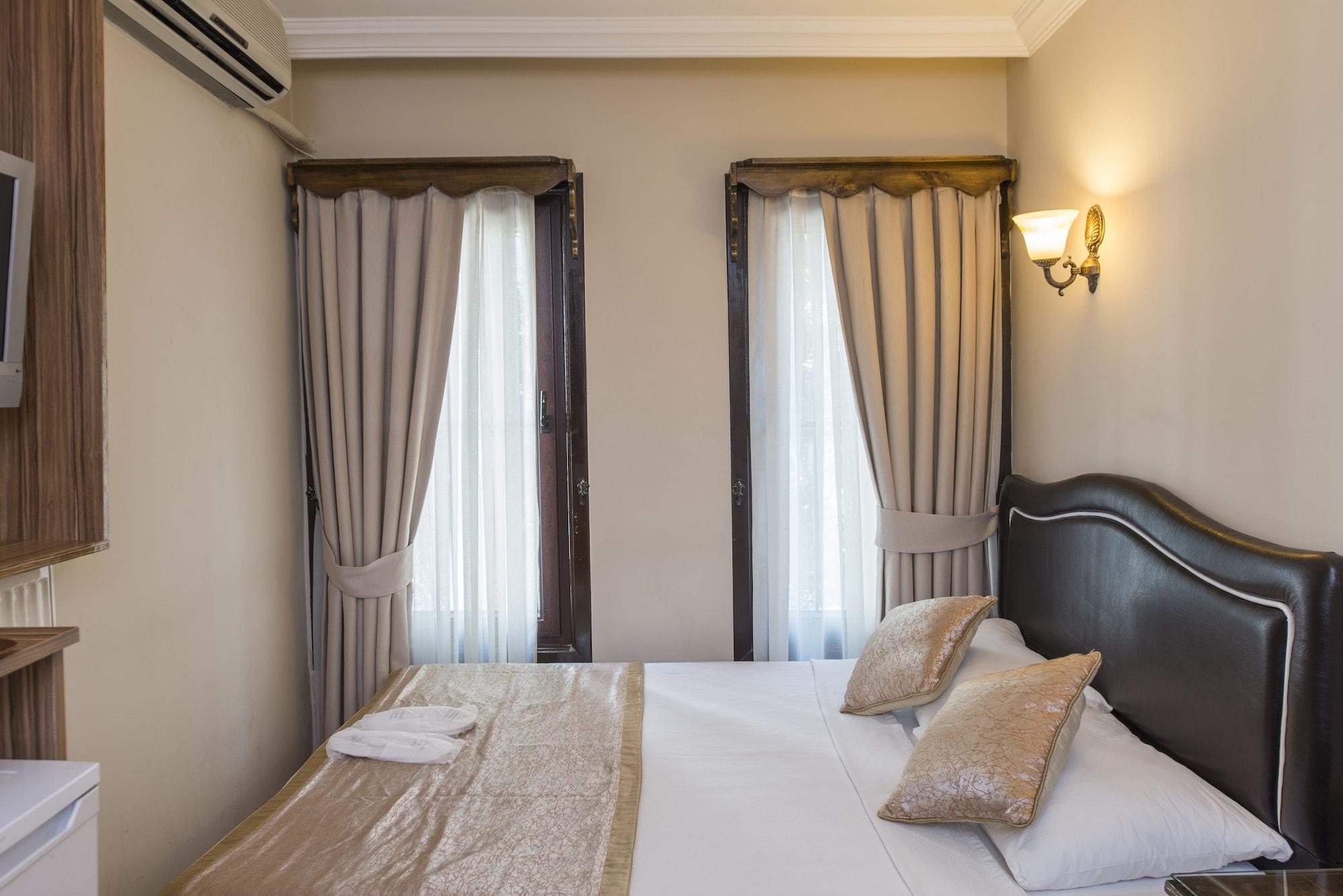 Naz Wooden House Inn Истанбул Екстериор снимка