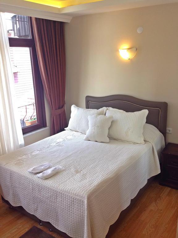 Naz Wooden House Inn Истанбул Екстериор снимка