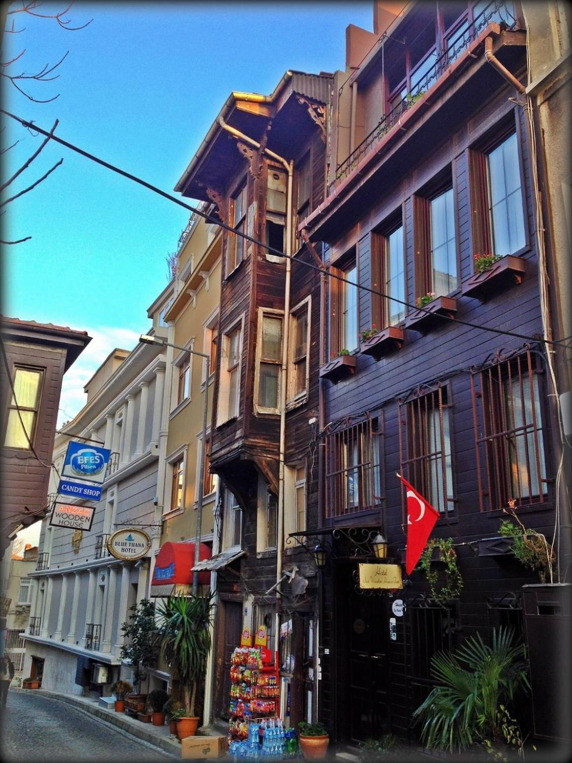 Naz Wooden House Inn Истанбул Екстериор снимка