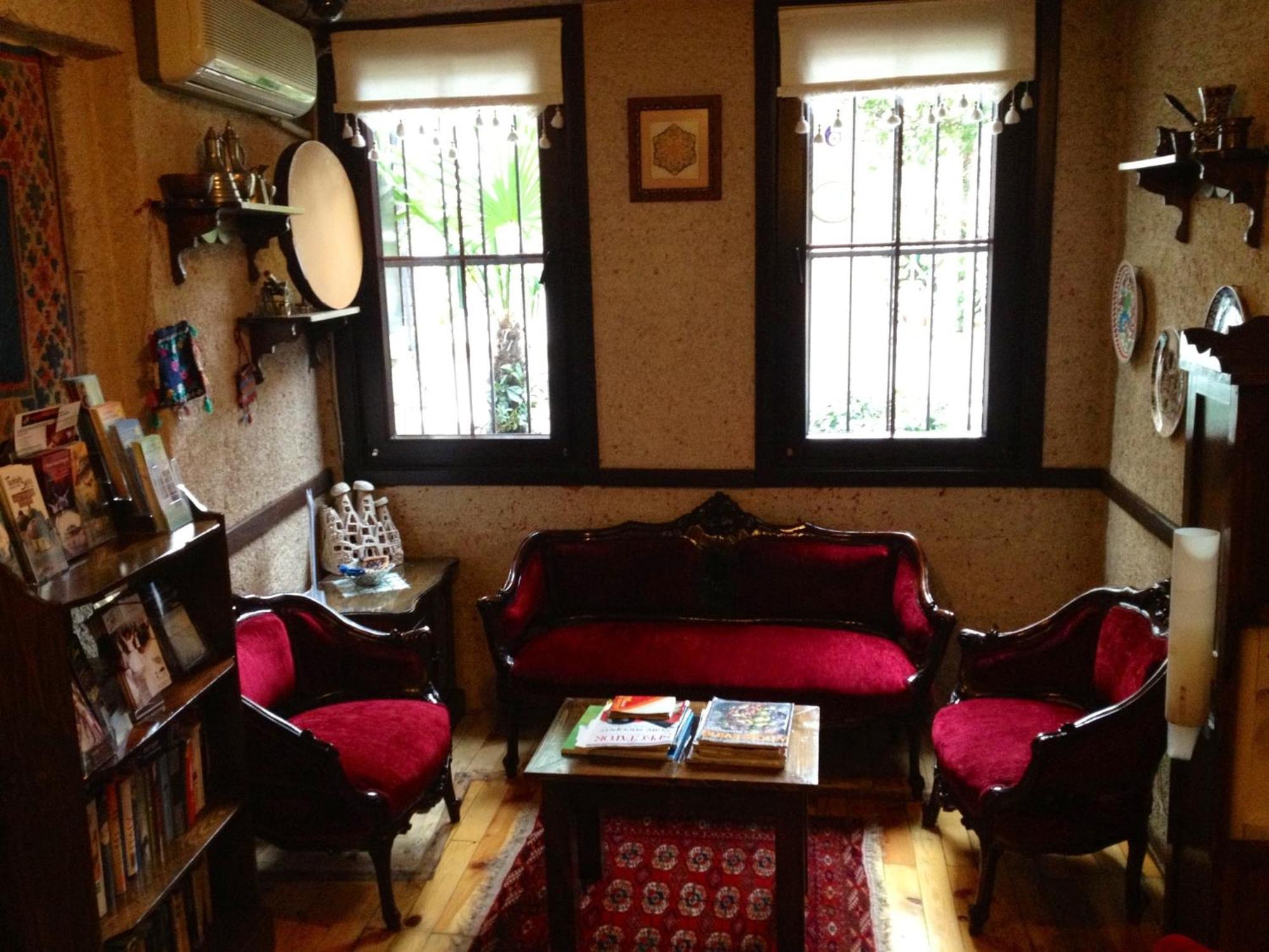 Naz Wooden House Inn Истанбул Екстериор снимка