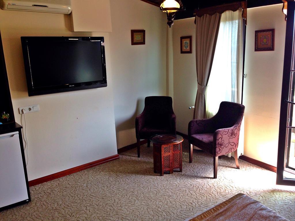 Naz Wooden House Inn Истанбул Екстериор снимка