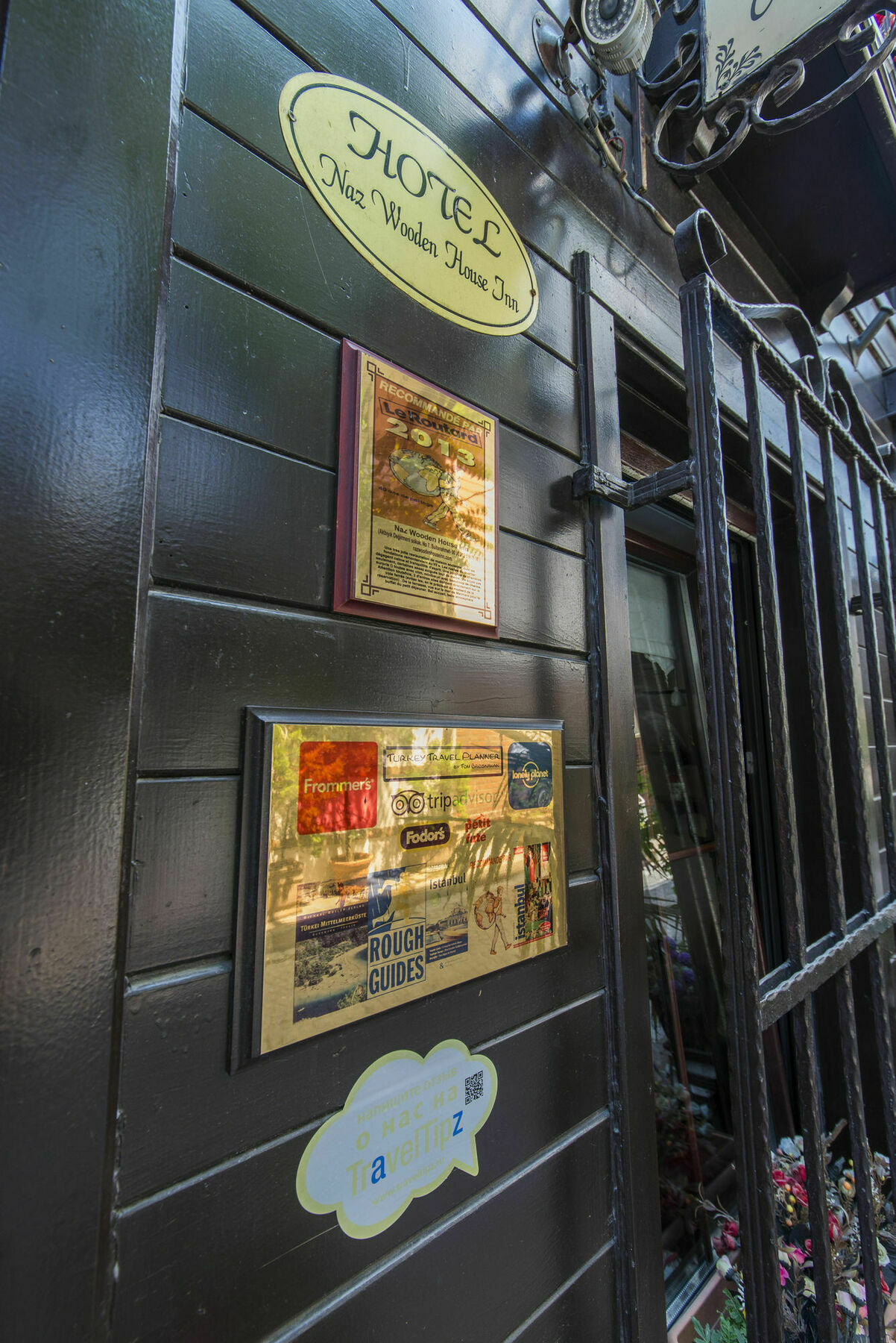 Naz Wooden House Inn Истанбул Екстериор снимка