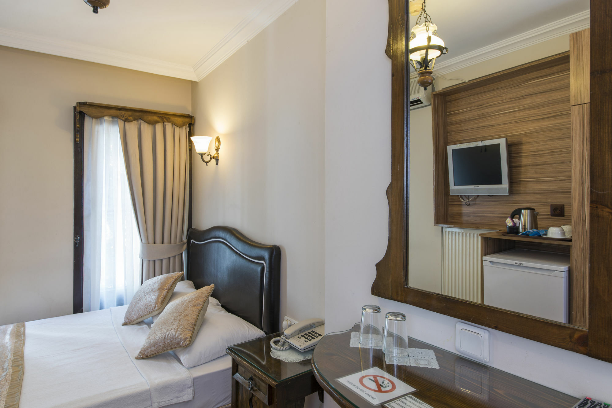 Naz Wooden House Inn Истанбул Екстериор снимка
