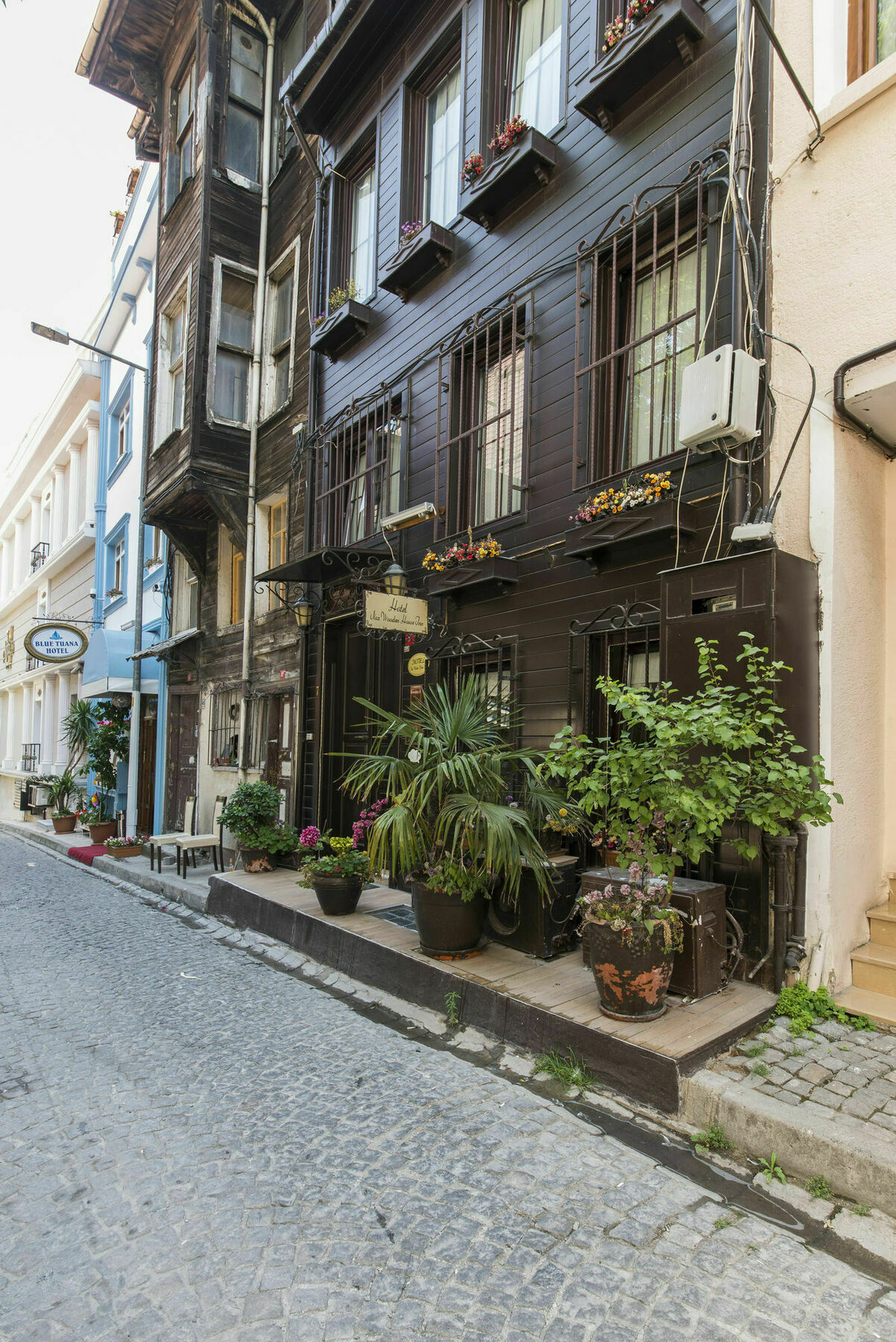 Naz Wooden House Inn Истанбул Екстериор снимка