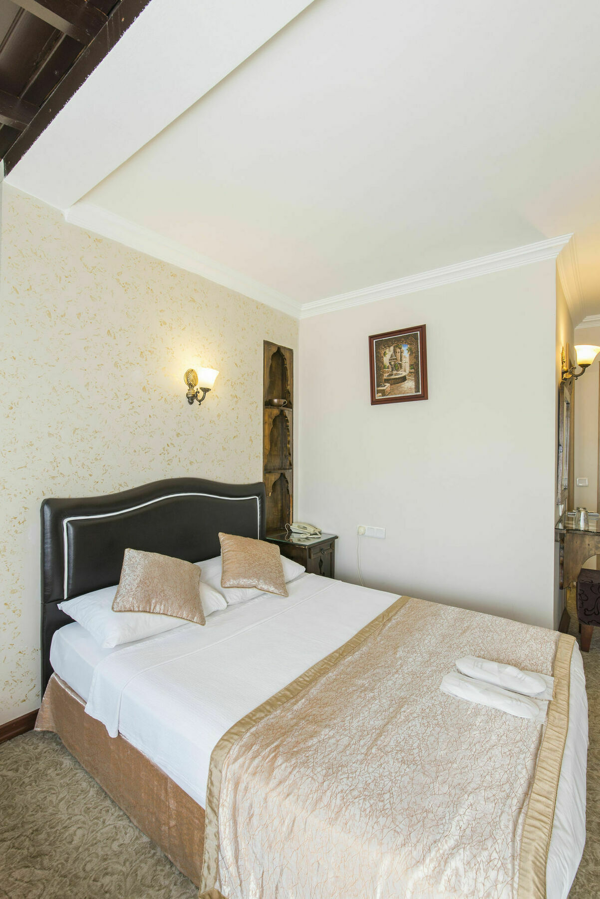 Naz Wooden House Inn Истанбул Екстериор снимка
