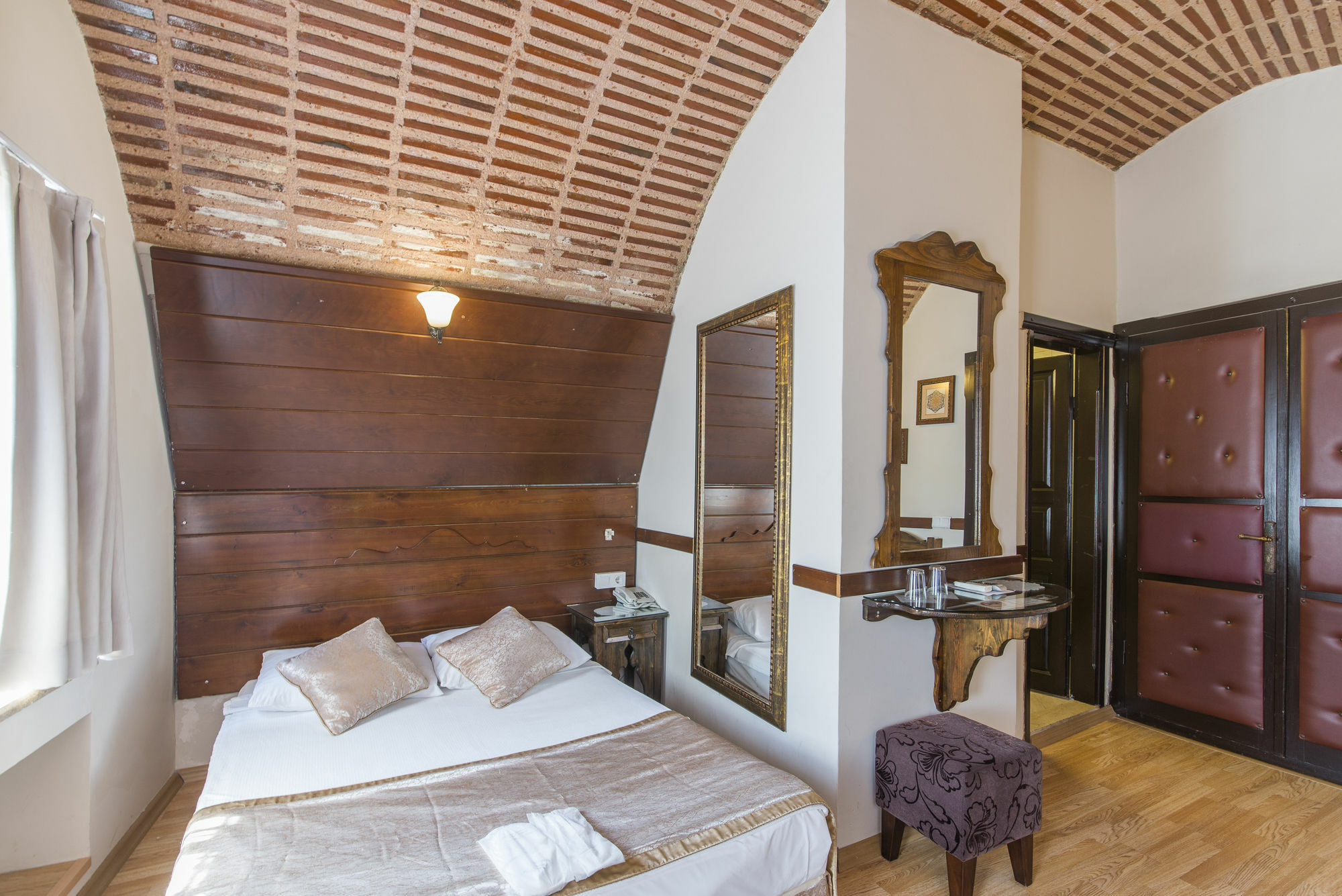 Naz Wooden House Inn Истанбул Екстериор снимка