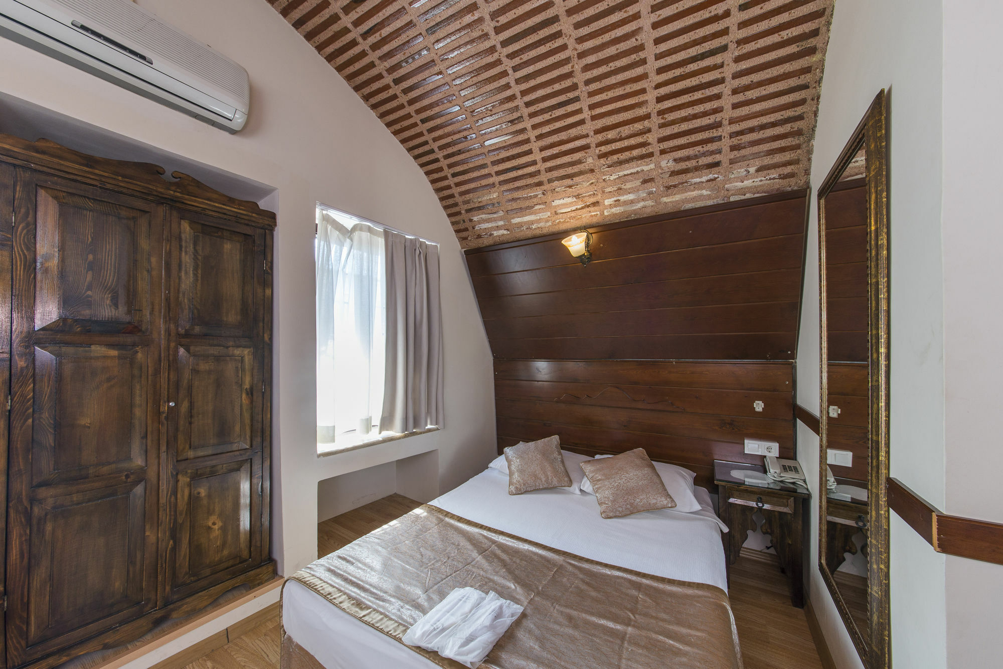Naz Wooden House Inn Истанбул Екстериор снимка