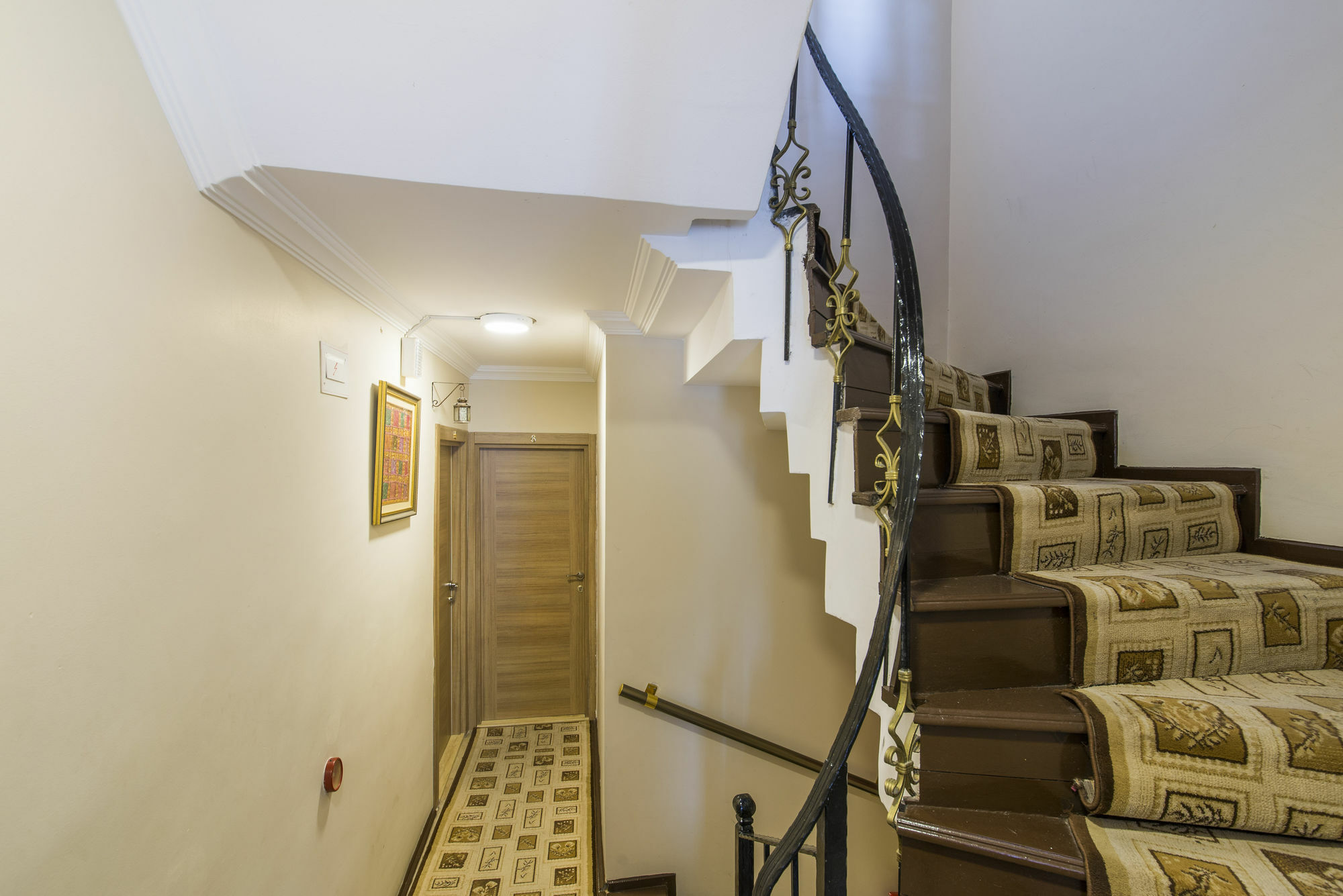 Naz Wooden House Inn Истанбул Екстериор снимка