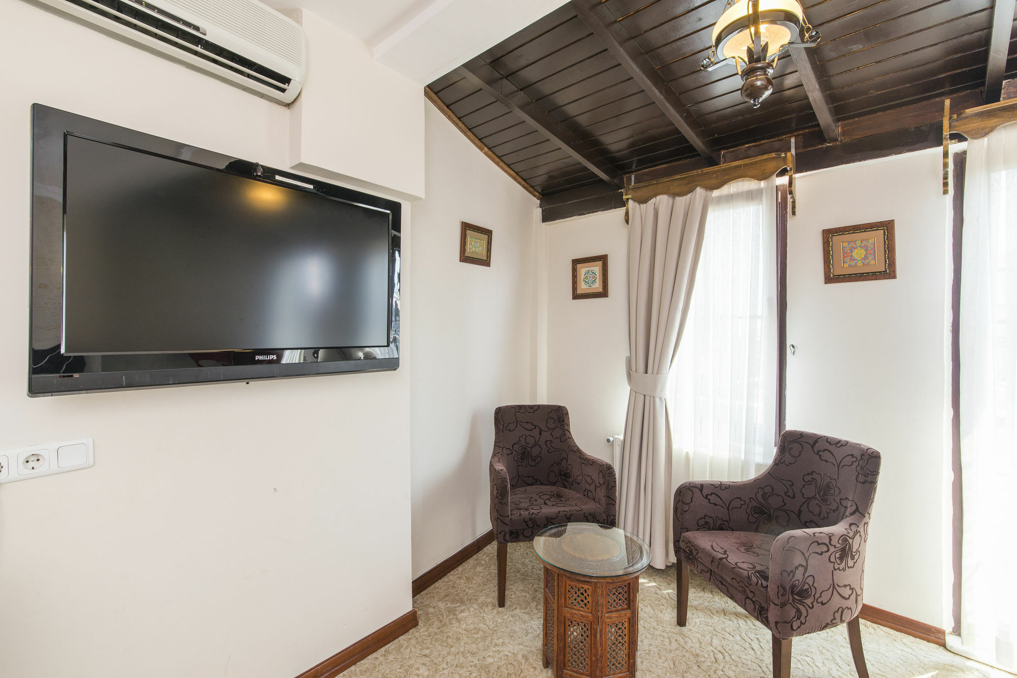 Naz Wooden House Inn Истанбул Екстериор снимка
