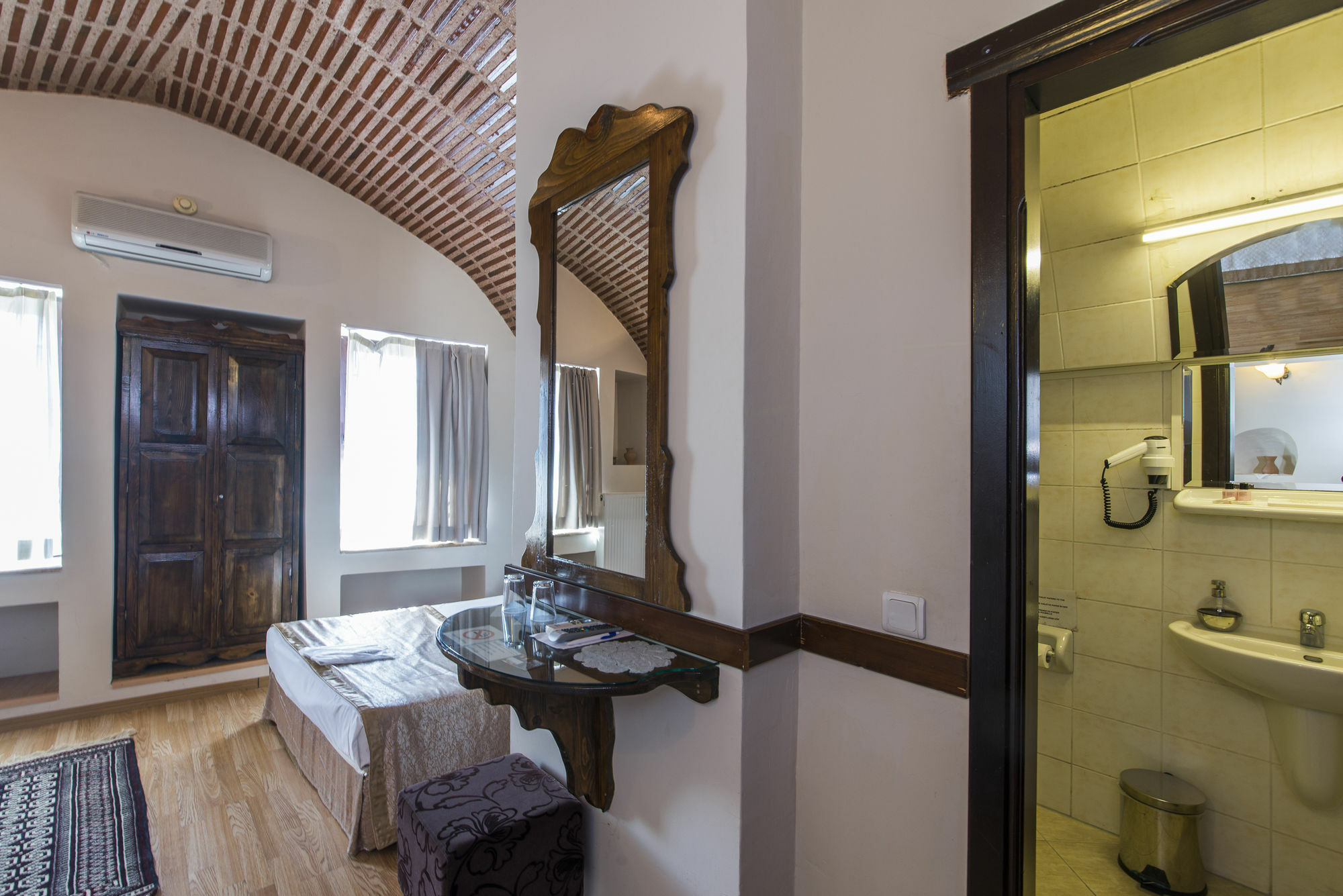 Naz Wooden House Inn Истанбул Екстериор снимка