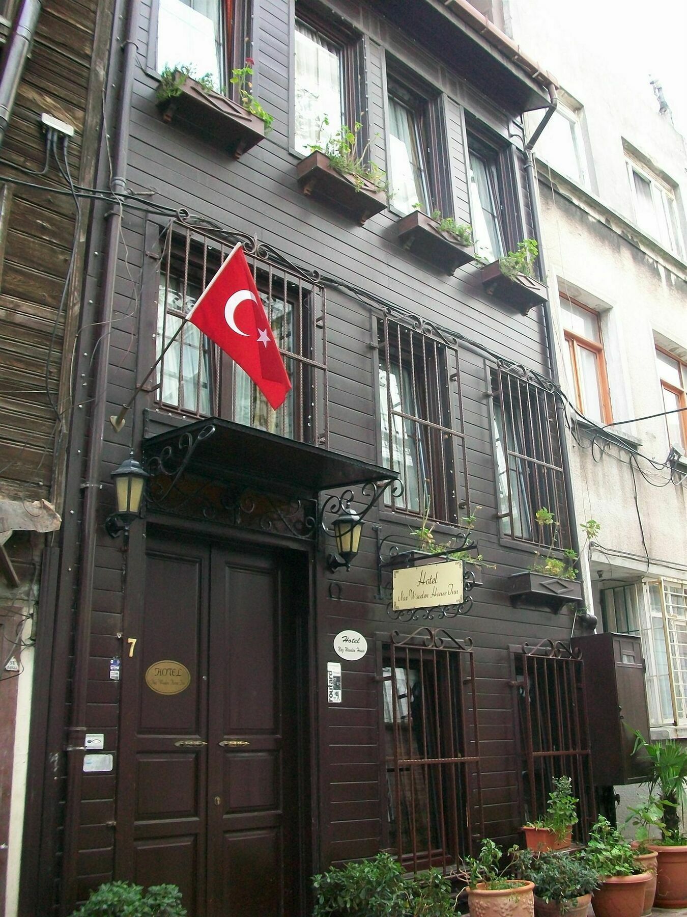 Naz Wooden House Inn Истанбул Екстериор снимка