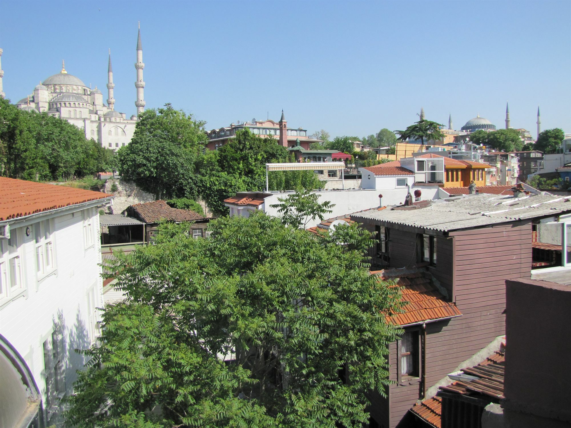 Naz Wooden House Inn Истанбул Екстериор снимка