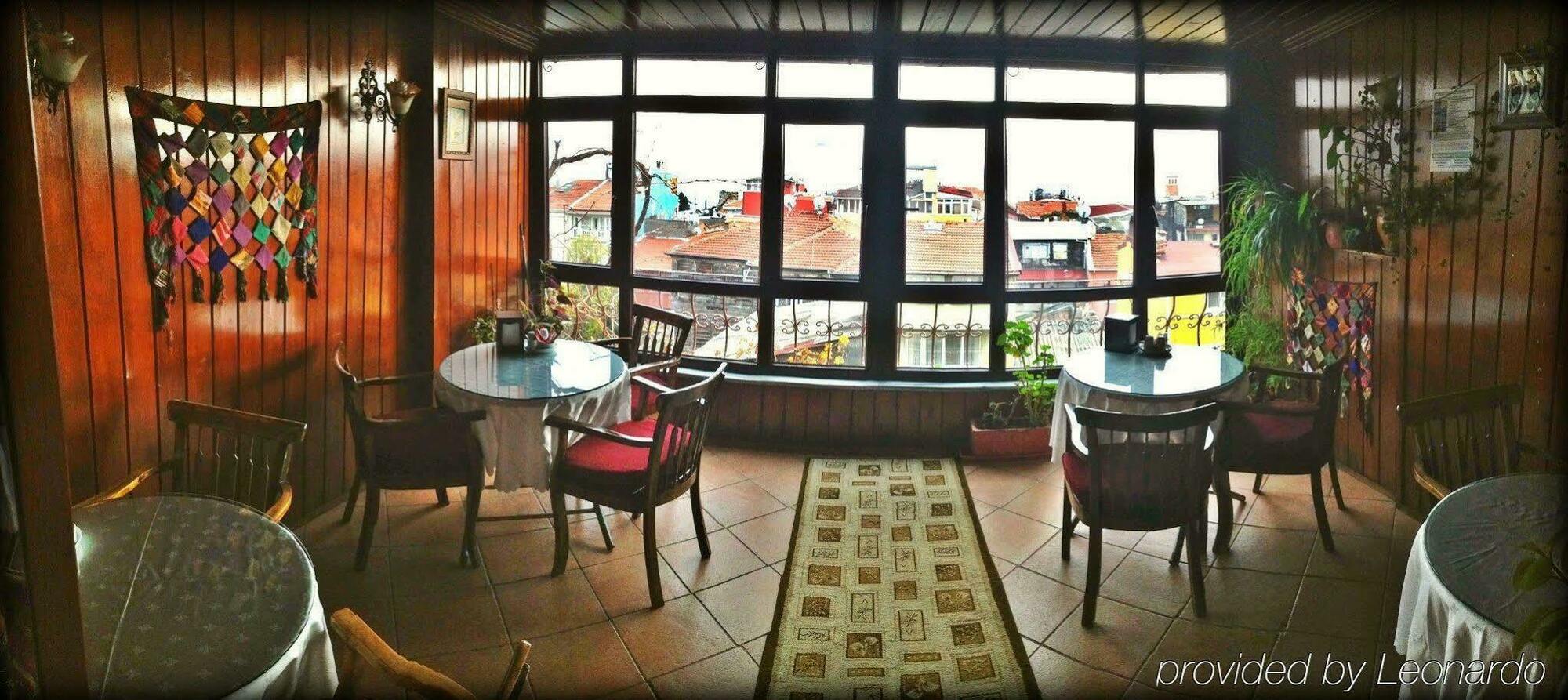 Naz Wooden House Inn Истанбул Екстериор снимка
